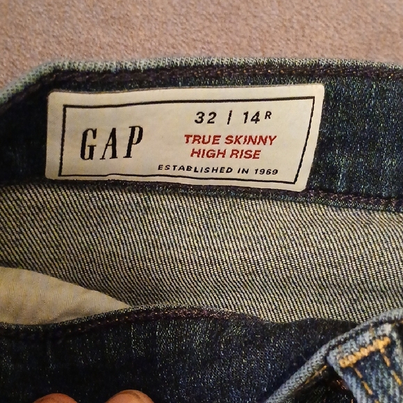 GAP Blue Cropped Ankle Jeans with Faded Finish - Picture 2 of 5